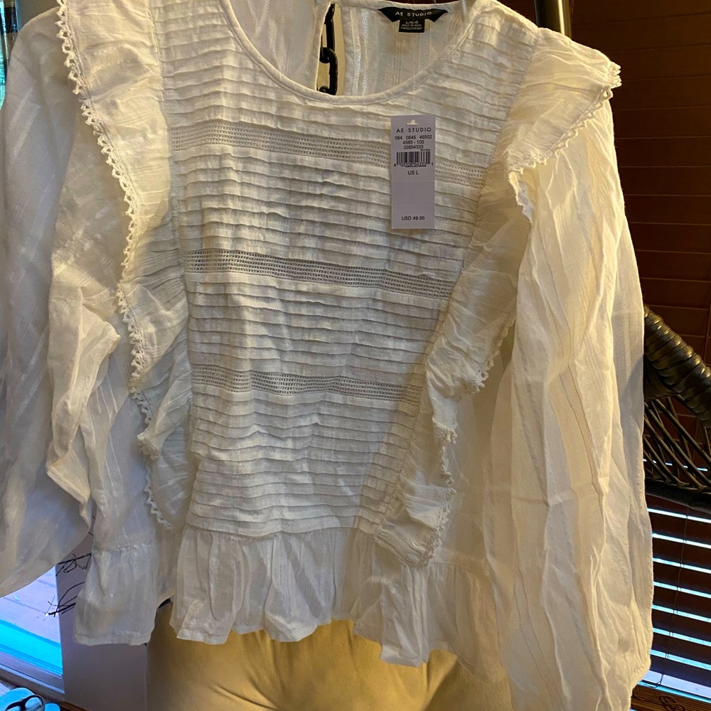NWT An 80’s retro ruffled look